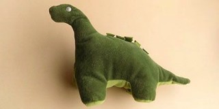 Динозавр с гребнем из декоративной ленты