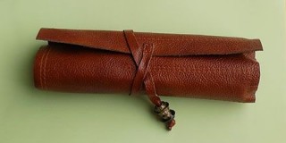 Кожаный пенал-сверток для карандашей