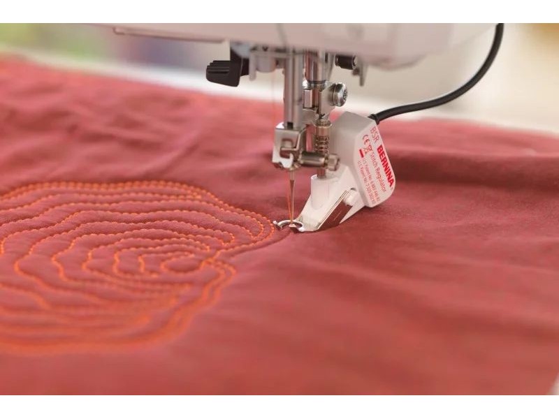 Швейно-вышивальная машина Bernina B770 QE PRO