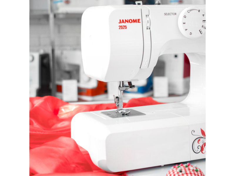 Швейная машина Janome Legend 2525