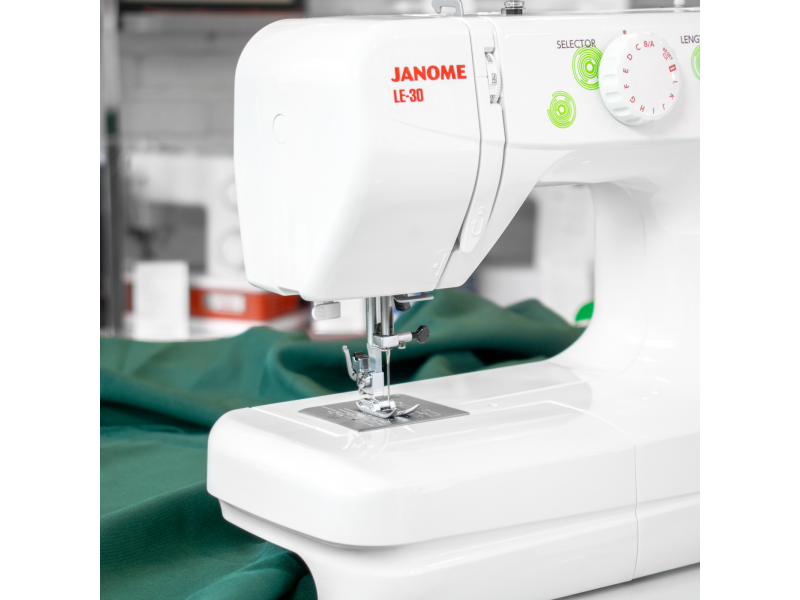 Janome Legend LE-30