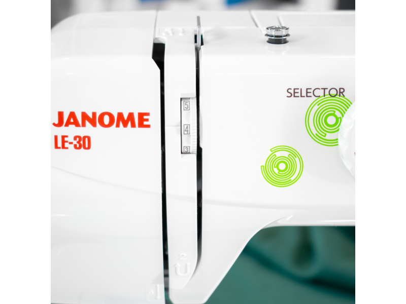 Janome Legend LE-30