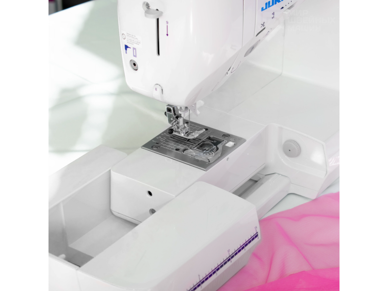 Швейная машина Juki QM-900 Quilt Majestic